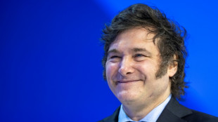 Milei aumenta sal&aacute;rio m&iacute;nimo em 30% em meio a infla&ccedil;&atilde;o de 254%