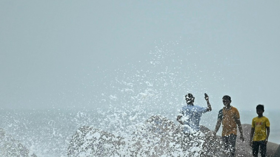 Cuatro ni&ntilde;os mueren ahogados en Sri Lanka por una tormenta que se dirige a India