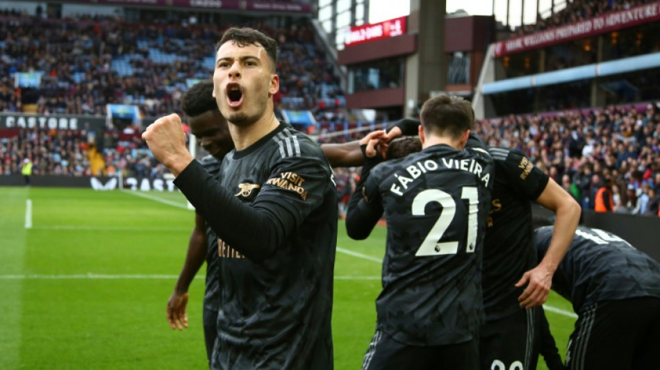 Arsenal regain top spot as Man City stumble in title race
