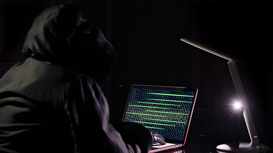Terzo giorno attacchi hacker all' Italia, gi&ugrave; siti banche
