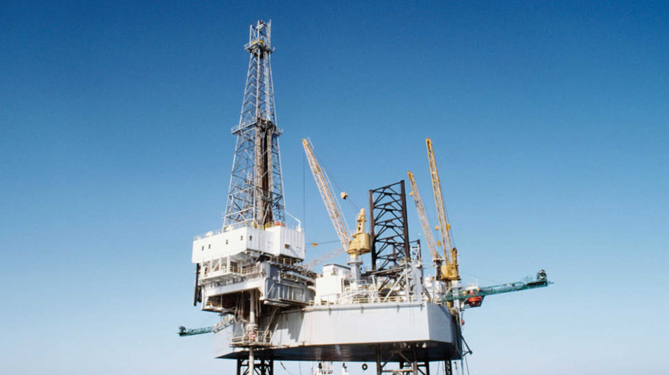 Il prezzo del petrolio consolida il rialzo, wti a 60 dollari