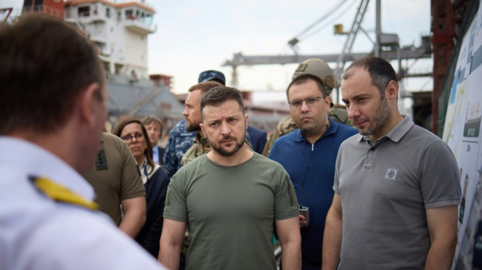 Zelenski supervisa la reanudaci&oacute;n de las exportaciones de grano en un puerto ucraniano
