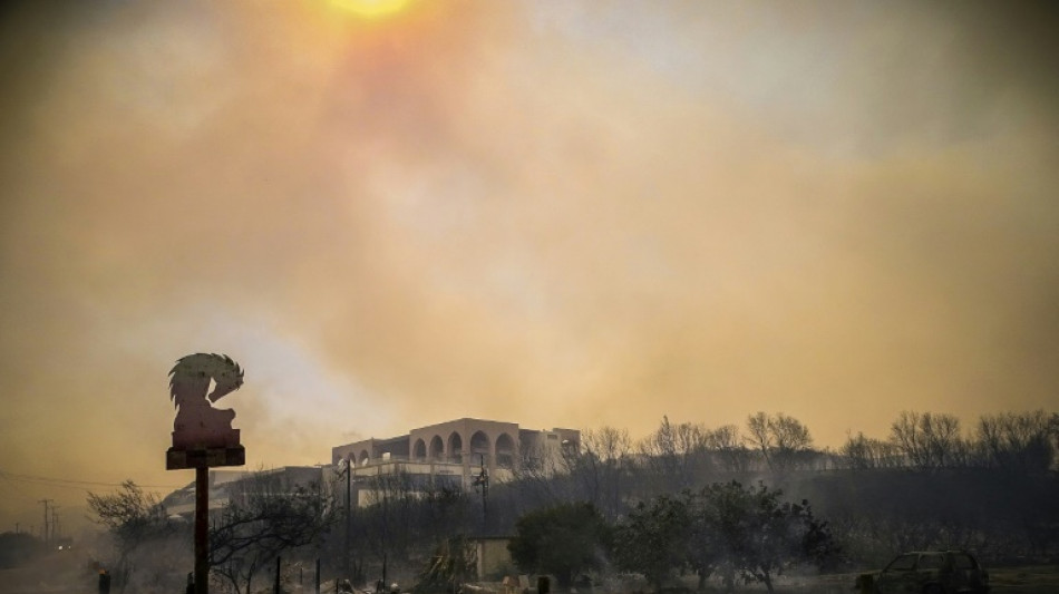 30.000 Menschen vor Br&auml;nden auf Urlaubsinsel Rhodos in Sicherheit gebracht