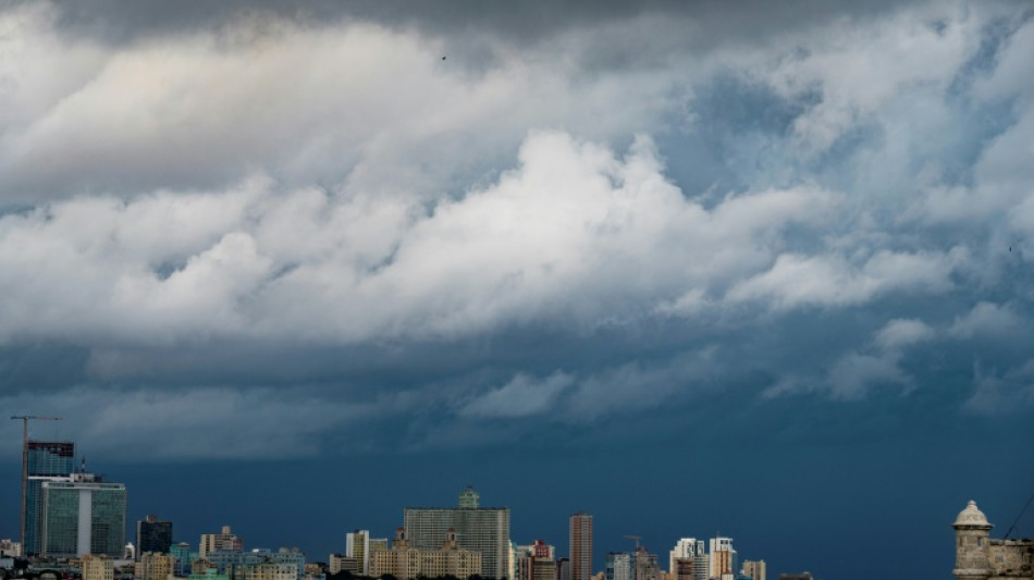 Tormenta tropical Idalia se convierte en hurac&aacute;n al acercarse a Florida 