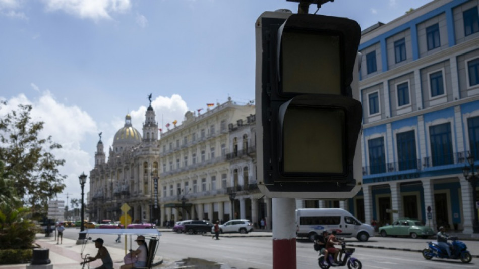 Dois ter&ccedil;os de Cuba est&atilde;o sem energia, inclusive Havana, por falha na rede