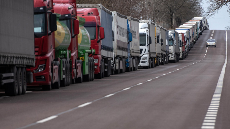 Unatras proclama blocco autotrasporto, luned&igrave; comunicazione a Garante