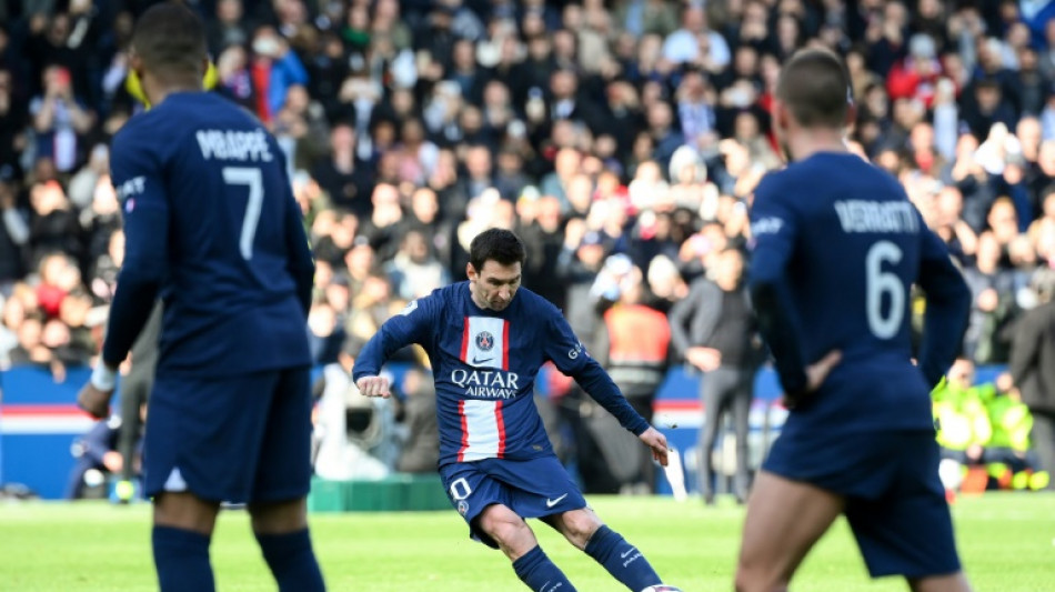 Messi snatches dramatic win for PSG after Neymar stretchered off