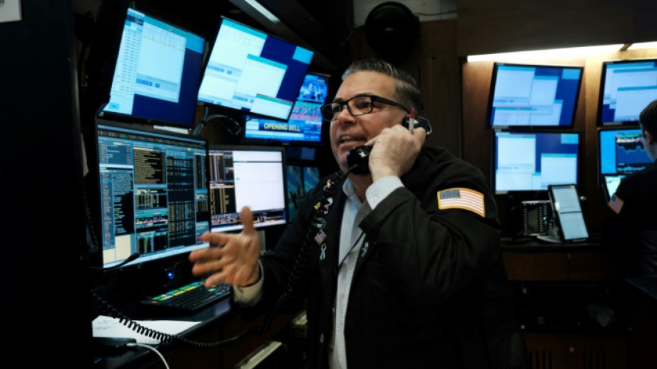 Wall Street c&eacute;l&egrave;bre  la pause des rel&egrave;vements de taux de la Fed