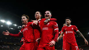 Liverpool sofre mas vence Sheffield (3-1) e recupera lideran&ccedil;a da Premier League