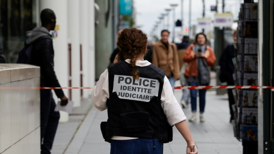 La polic&iacute;a dispara a una mujer que profer&iacute;a "amenazas" en una estaci&oacute;n en Par&iacute;s