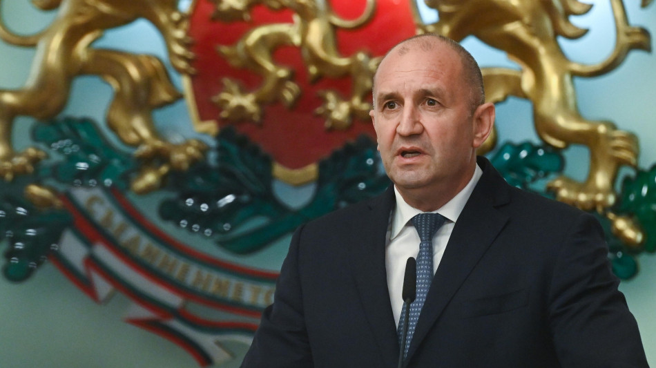 Si dimette il presidente bulgaro Radev, 'correr&ograve; nelle elezioni anticipate'