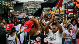 Após operação mais letal da história, revolta toma conta das ruas da Vila Cruzeiro