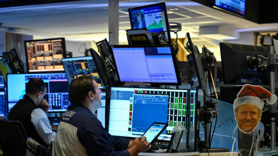 Wall Street demeure prudente, subit des prises de bénéfices