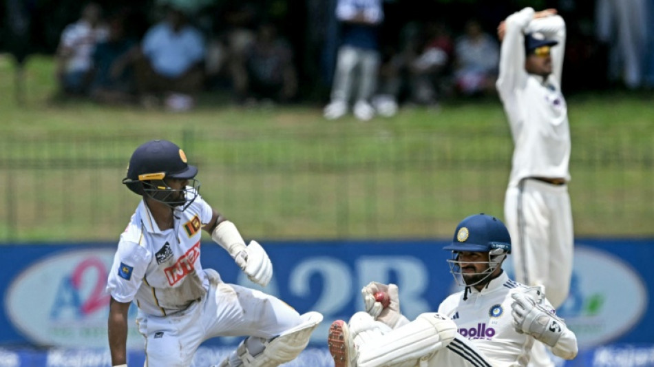 Sri Lanka slump to 216-7 at tea in second India Test