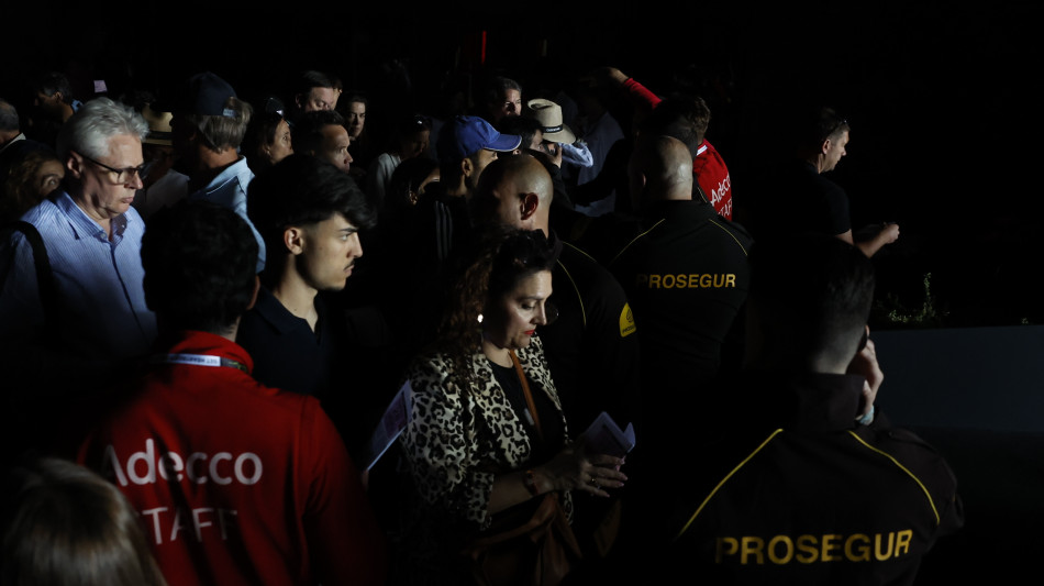 Autorità spagnole ai cittadini, restate a casa