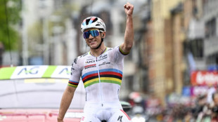 Li&egrave;ge-Bastogne-Li&egrave;ge: Evenepoel au firmament, Pogacar op&eacute;r&eacute; d'un poignet