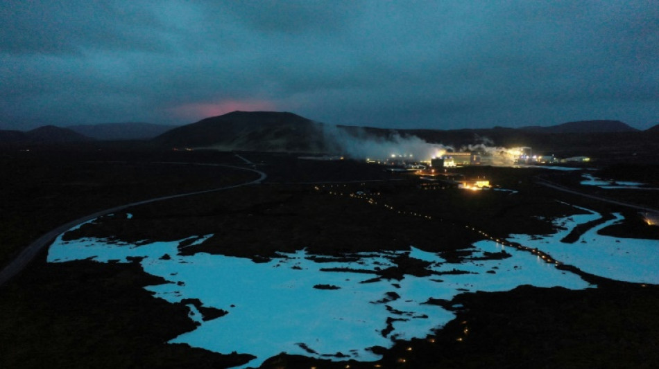 Los vecinos de la ciudad islandesa evacuada por el riesgo de erupci&oacute;n volc&aacute;nica recuperan sus bienes