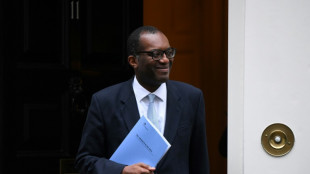 En pleine tourmente, Londres revient sur une baisse d'imp&ocirc;ts pour les plus riches