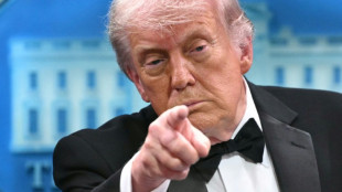 Trump anuncia aumento de 25% em tarifas sobre carros e caminh&otilde;es da UE