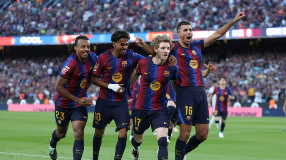 Barca extend perfect streak, Atletico scrape late win