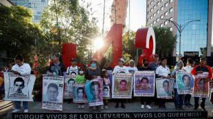 Mexique: des manifestants enfoncent la porte du palais pr&eacute;sidentiel 