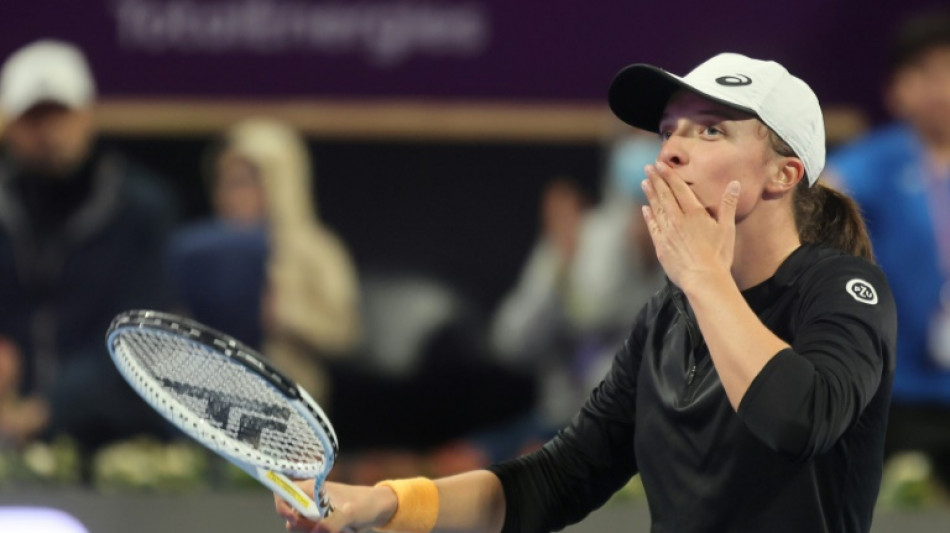 Swiatek breezes past Kudermetova and into final at blustery Doha