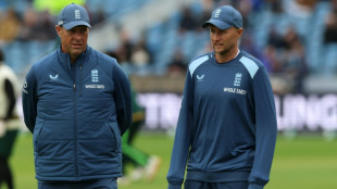 Trescothick eager to keep England job despite Hussey approach