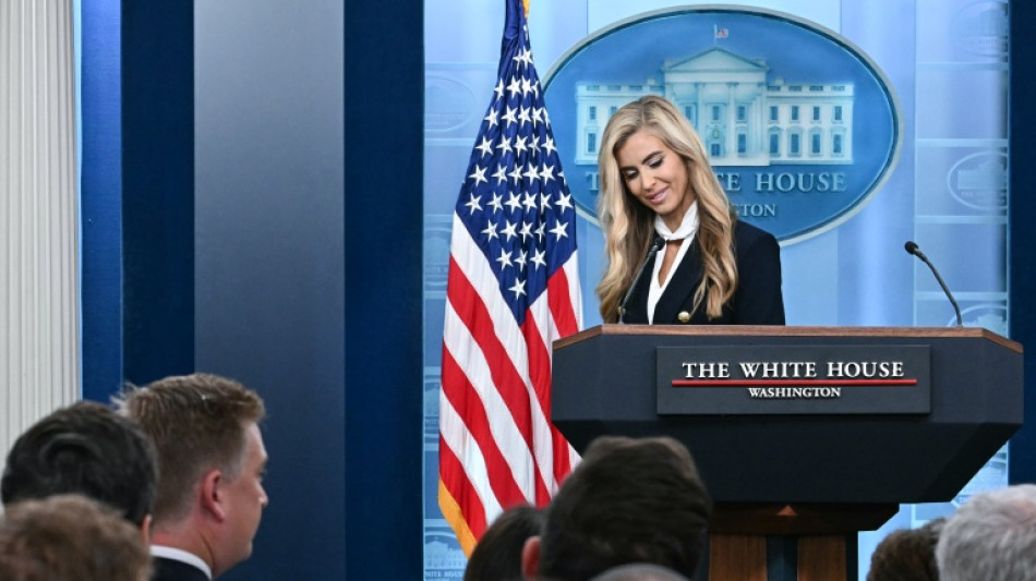 Nova secret&aacute;ria de imprensa de Trump minimiza potencial da China por falta de 'banheiros adequados'