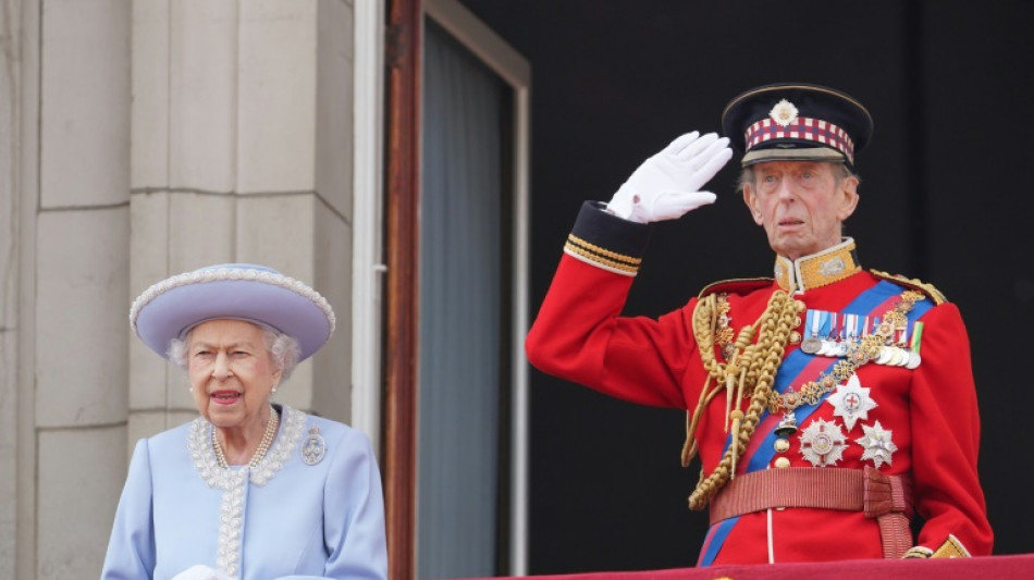Elizabeth II. zeigt sich bei Jubläumsfeiern vor jubelnder Menge