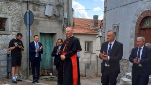 Card. Mueller contro Lgbt,a San Pietro solo propaganda
