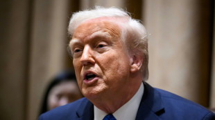 Trump impõe tarifas de 25% sobre carros fabricados fora dos EUA