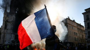 Francia decreta toques de queda para frenar disturbios y saqueos
