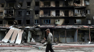 Ukraine: &agrave; Siversk, une tombe creus&eacute;e sur le trottoir 