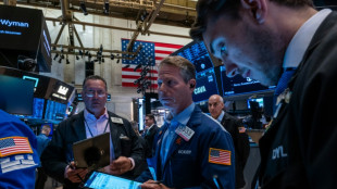 Wall Street finit en ordre dispers&eacute;, entre croissance soutenue et r&eacute;sultats mitig&eacute;s