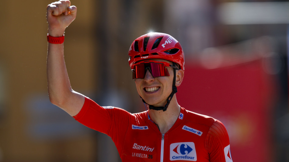 Vuelta: Pogacar pubblica foto dall'ospedale, cerotti, smorfia e 'Stayin' alive'