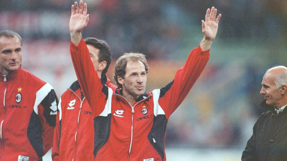 Il Milan omaggia Baresi, maglia numero 6 al centro di San Siro