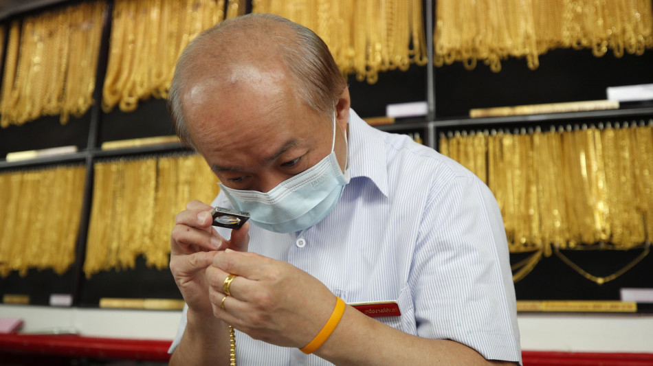 Oro sopra i 4.500 dollari in Asia sull'onda del taglio dei tassi Usa
