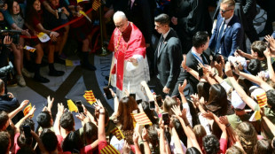 Papa chega &agrave; Sagrada Fam&iacute;lia, em Barcelona, para aben&ccedil;oar torre de Jesus Cristo