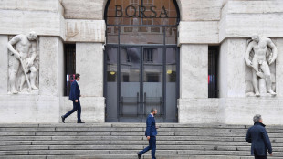 Borsa: Milano apre poco mossa (-0,04%), sale Stellantis