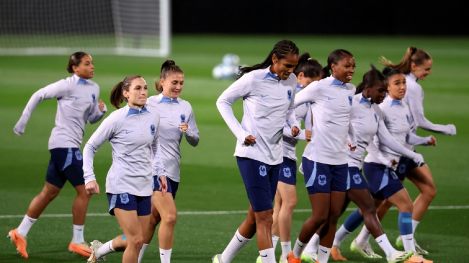 Mondial: face &agrave; leur destin, les Bleues se lancent contre la Jama&iuml;que