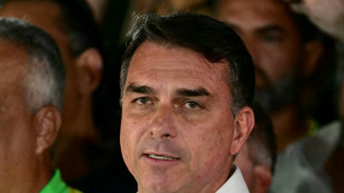 Fl&aacute;vio Bolsonaro tem passaportes cancelados