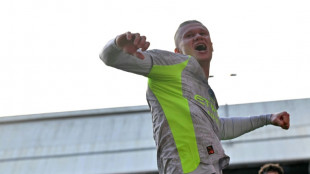 Man City smash Palace to fire title warning, Villa extend winning run