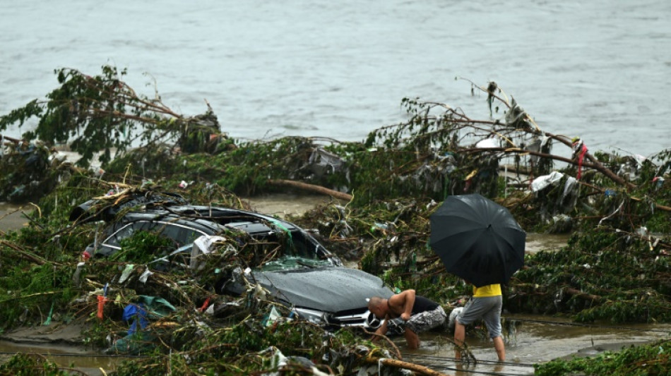Al menos 20 muertos y 19 desaparecidos dejan fuertes tormentas en Pek&iacute;n