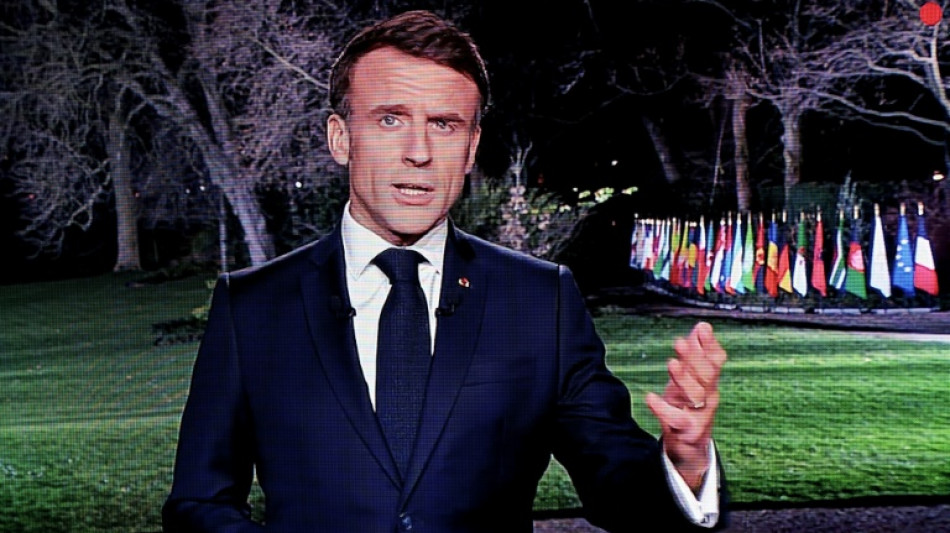Macron adresse ses voeux aux Fran&ccedil;ais pour esp&eacute;rer tourner la page de la dissolution