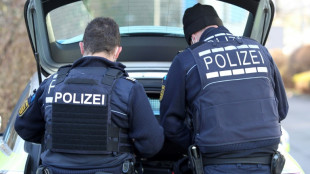Betrunkener f&auml;hrt mit Auto zum Einkaufen in Hamburger Fernbahnhof