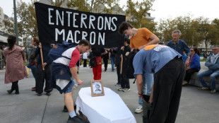 Milhares de pessoas protestam contra a 'austeridade' na França