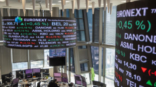 Borsa: Europa in ordine sparso senza Wall Street, Milano +0,1%