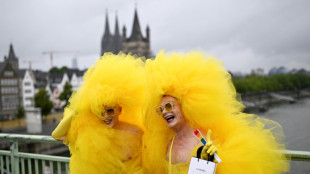 Farbenfroher Umzug zum Christopher Street Day in Köln