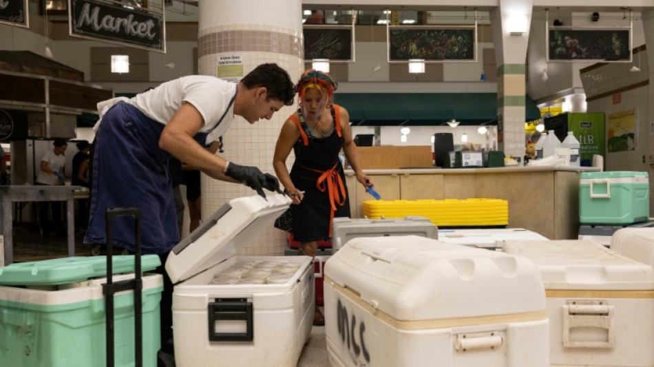Chefs estrellas de Haw&aacute;i organizan alimentaci&oacute;n de sobrevivientes del incendio