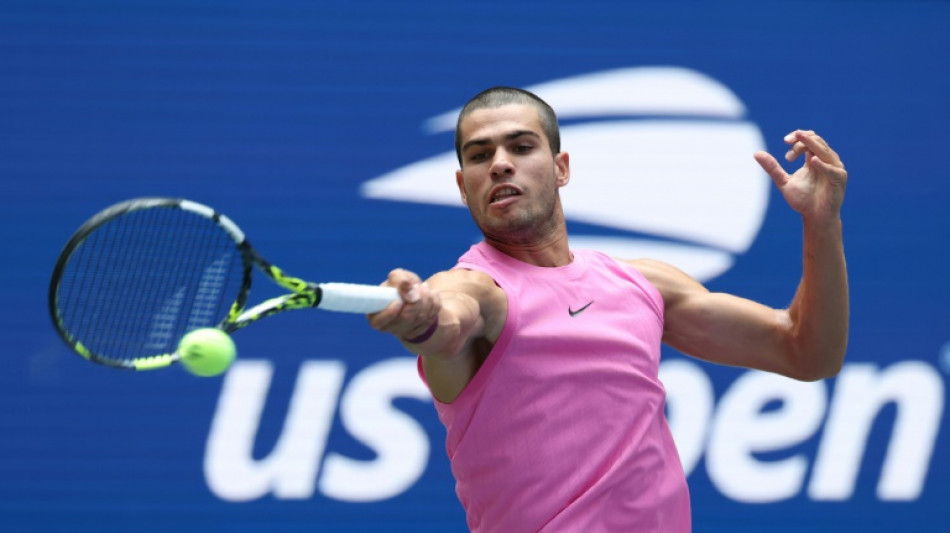Alcaraz pasa a octavos del US Open con un susto f&iacute;sico
